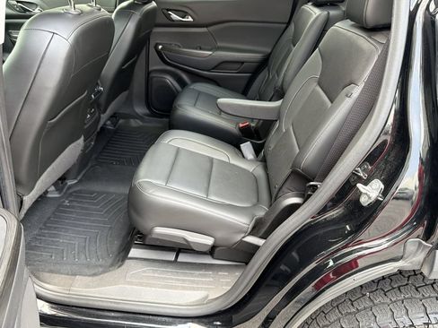 Used 2020 GMC Acadia SLT FWD image 21