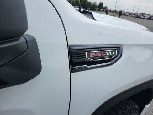 Certified 2024 GMC Sierra 1500 AT4 w/ Technology Package AWD/4WD image 8