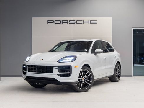 Certified 2026 Porsche Cayenne AWD/4WD image 1