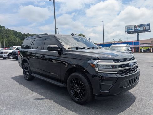 Used 2024 Ford Expedition XLT AWD/4WD image 3