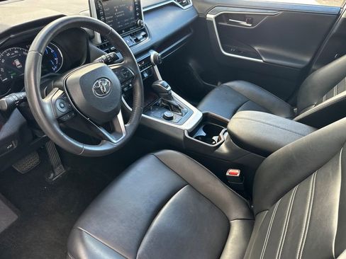 Used 2019 Toyota RAV4 Limited AWD/4WD image 9