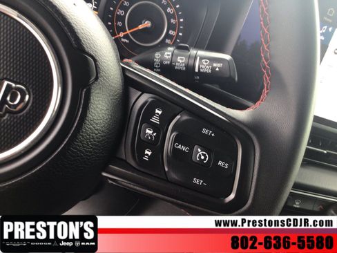 Used 2025 Jeep Wrangler Unlimited Rubicon AWD/4WD image 13