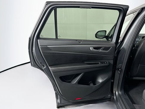 Used 2025 Volkswagen Atlas Cross Sport SE image 25