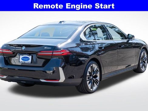 Used 2025 BMW 530i xDrive w/ Premium Package image 7