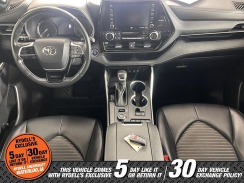 Used 2021 Toyota Highlander XSE AWD/4WD image 16