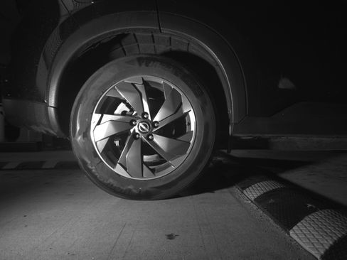 Used 2025 Nissan Rogue SV image 15