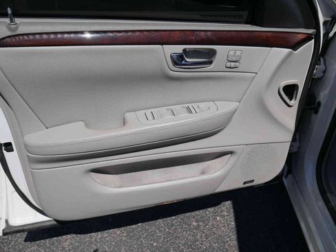 Used 2011 Cadillac DTS Premium FWD image 19