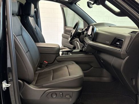 Used 2025 Chevrolet Tahoe High Country AWD/4WD image 32