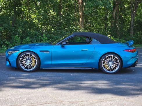 Used 2022 Mercedes-Benz SL 55 AMG 4MATIC w/ Driver Assistance Package image 11