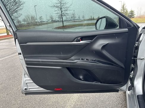 Used 2020 Toyota Camry SE image 25