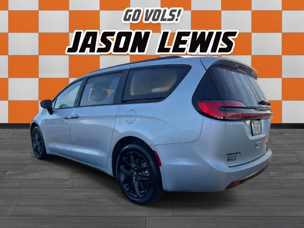 Used 2026 Chrysler Pacifica Limited w/ S Appearance Package FWD image 5