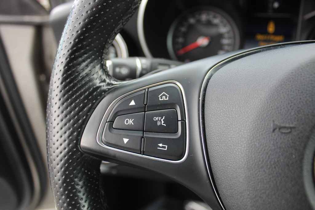 Used 2019 Mercedes-Benz GLC 300 4MATIC image 17