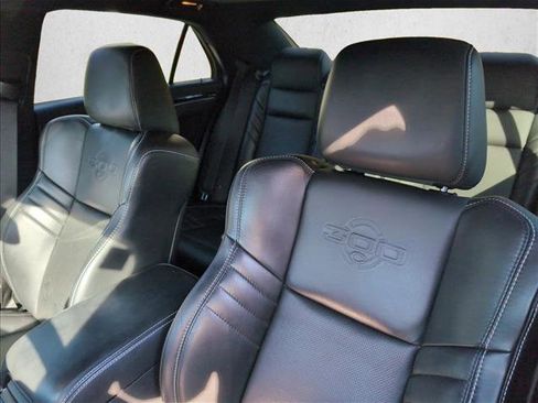 Used 2023 Chrysler 300 C image 9