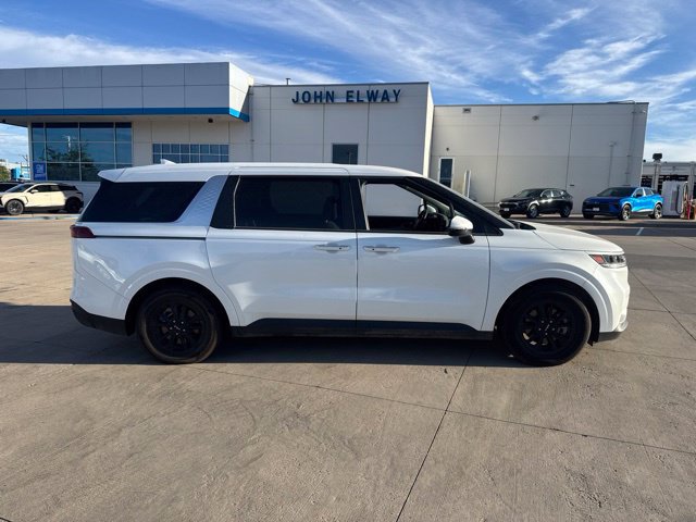 Used 2024 Kia Carnival LX FWD image 4