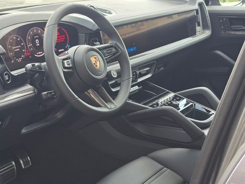 New 2025 Porsche Cayenne GTS image 4