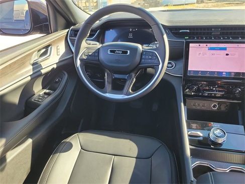 New 2025 Jeep Grand Cherokee L Limited image 9