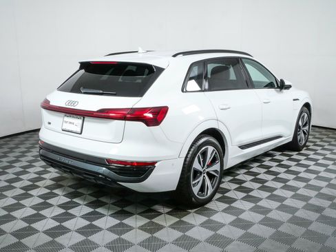 Used 2024 Audi Q8 e-tron Premium Plus AWD/4WD image 3