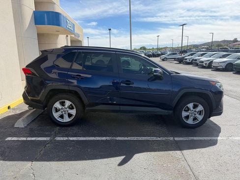 Used 2021 Toyota RAV4 XLE w/ Convenience Package image 5