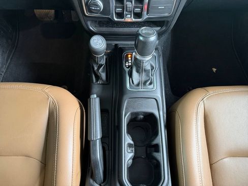Used 2023 Jeep Wrangler Unlimited Sahara w/ Cold Weather Group AWD/4WD image 6