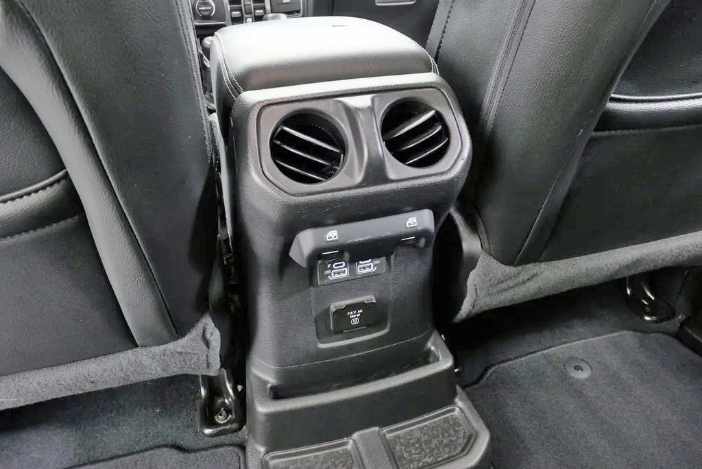 Used 2022 Jeep Wrangler Unlimited Sahara AWD/4WD image 19