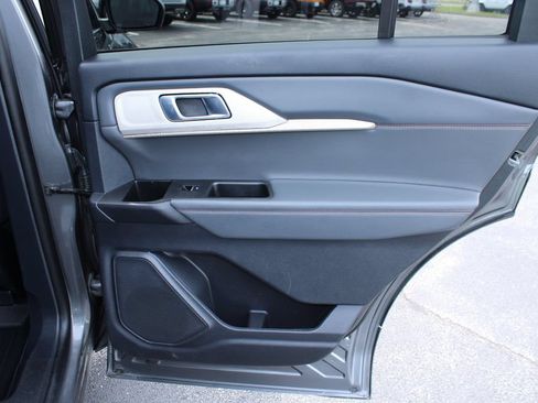 Used 2025 Ford Explorer Active w/ Active Comfort Package AWD/4WD image 19