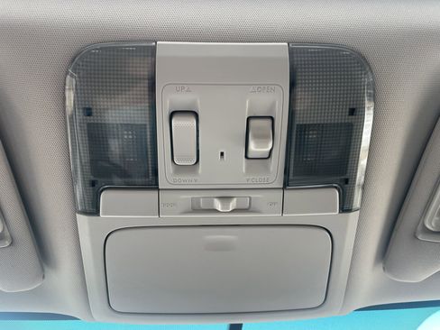 Used 2011 Subaru Outback 2.5i Limited image 19