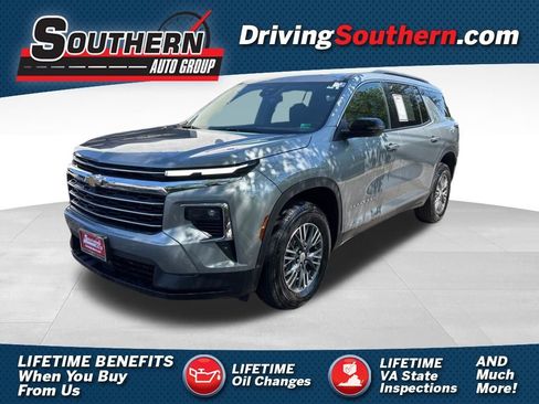 Used 2026 Chevrolet Traverse LT AWD/4WD image 1