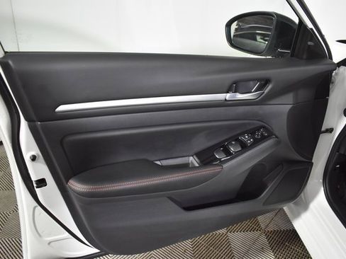 Certified 2025 Nissan Altima 2.5 SR image 7