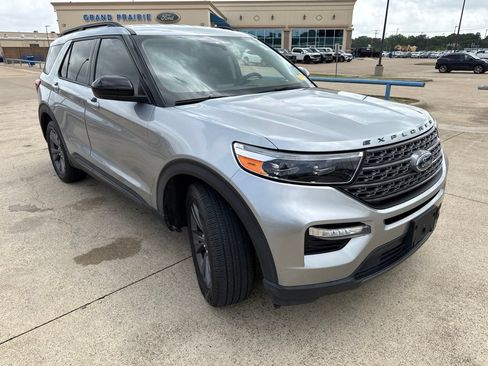 Used 2023 Ford Explorer XLT w/ Equipment Group 202A RWD image 18