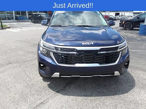 Used 2024 Kia Seltos EX AWD/4WD image 2