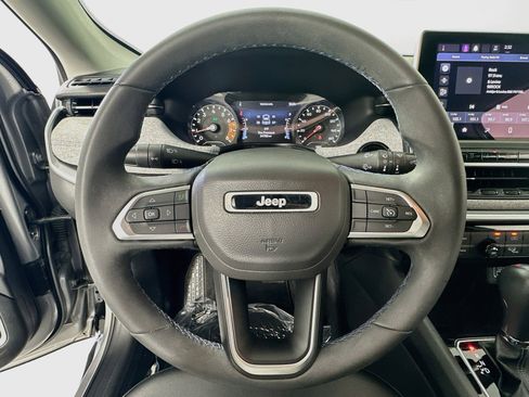 Used 2022 Jeep Compass Latitude FWD image 11