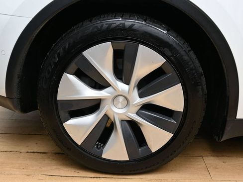 Used 2021 Tesla Model Y Long Range AWD/4WD image 13