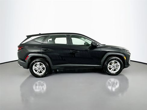Used 2025 Hyundai Tucson SE AWD/4WD image 16