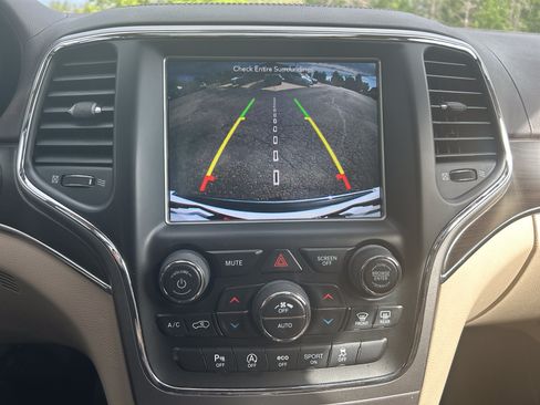 Used 2018 Jeep Grand Cherokee Overland AWD/4WD image 26
