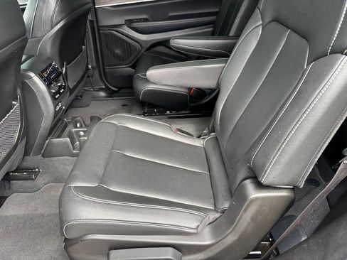 Used 2024 Jeep Grand Cherokee L Limited image 27