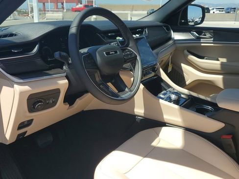 New 2025 Jeep Grand Cherokee L Limited w/ Black Appearance Package image 20