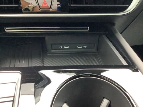 New 2025 Volkswagen Atlas SE FWD image 21