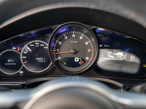 Used 2022 Porsche Cayenne image 16