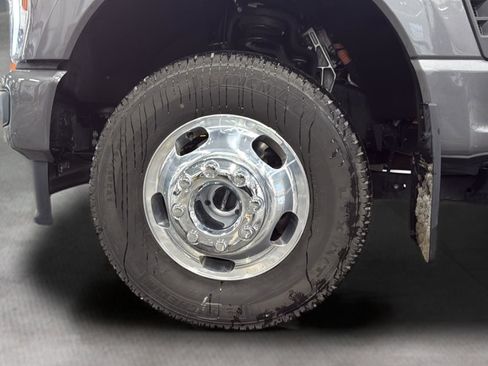 Used 2025 Ford F350 Platinum image 31