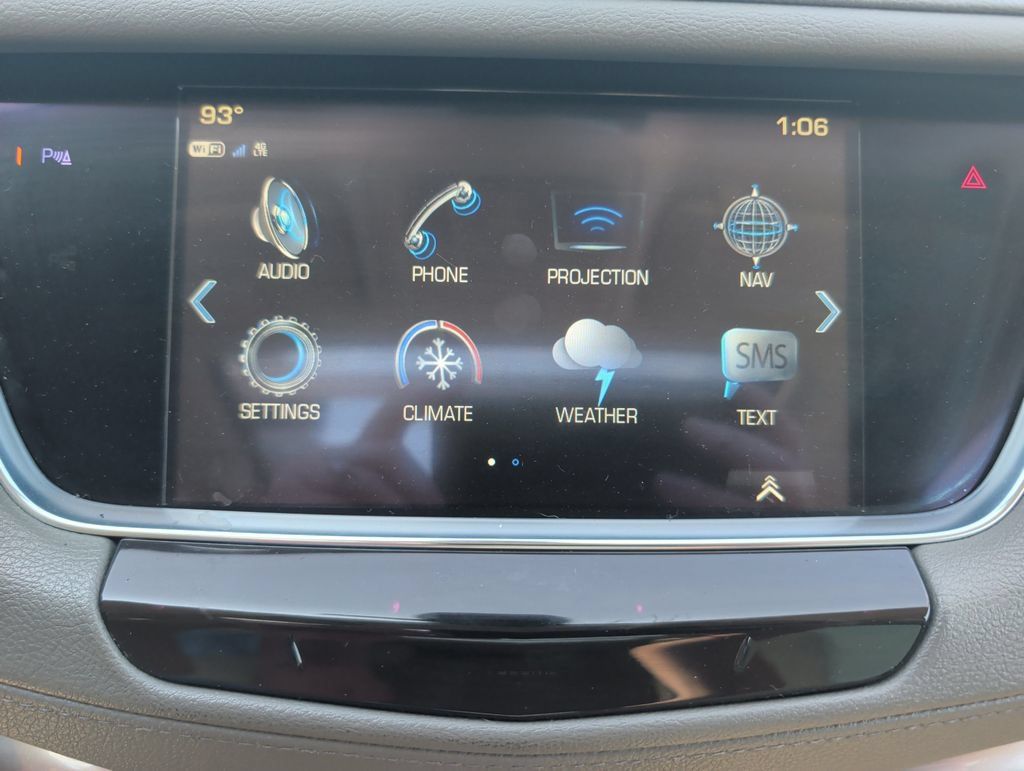 Used 2018 Cadillac XT5 Luxury w/ Driver Awareness Package FWD image 13
