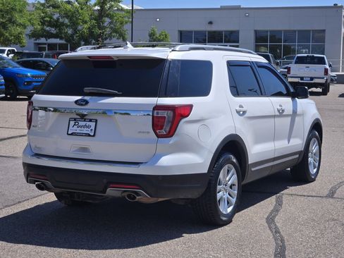 Used 2018 Ford Explorer XLT w/ Equipment Group 202A AWD/4WD image 3