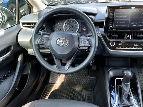 Used 2021 Toyota Corolla LE image 5