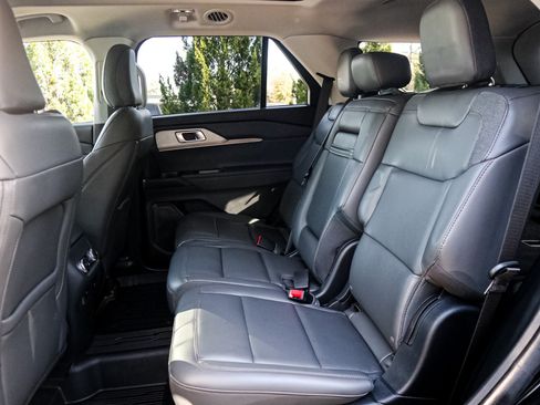 Used 2025 Ford Explorer Active w/ Active Comfort Package AWD/4WD image 31