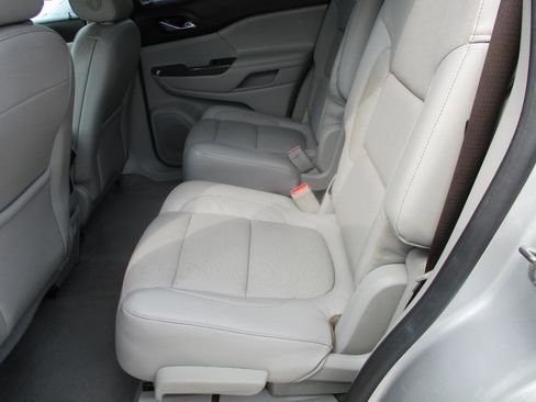 Used 2017 GMC Acadia SLT FWD image 13