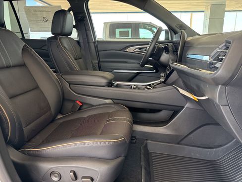 New 2026 Chevrolet Traverse High Country w/ LPO, Floor Liner Package FWD image 25