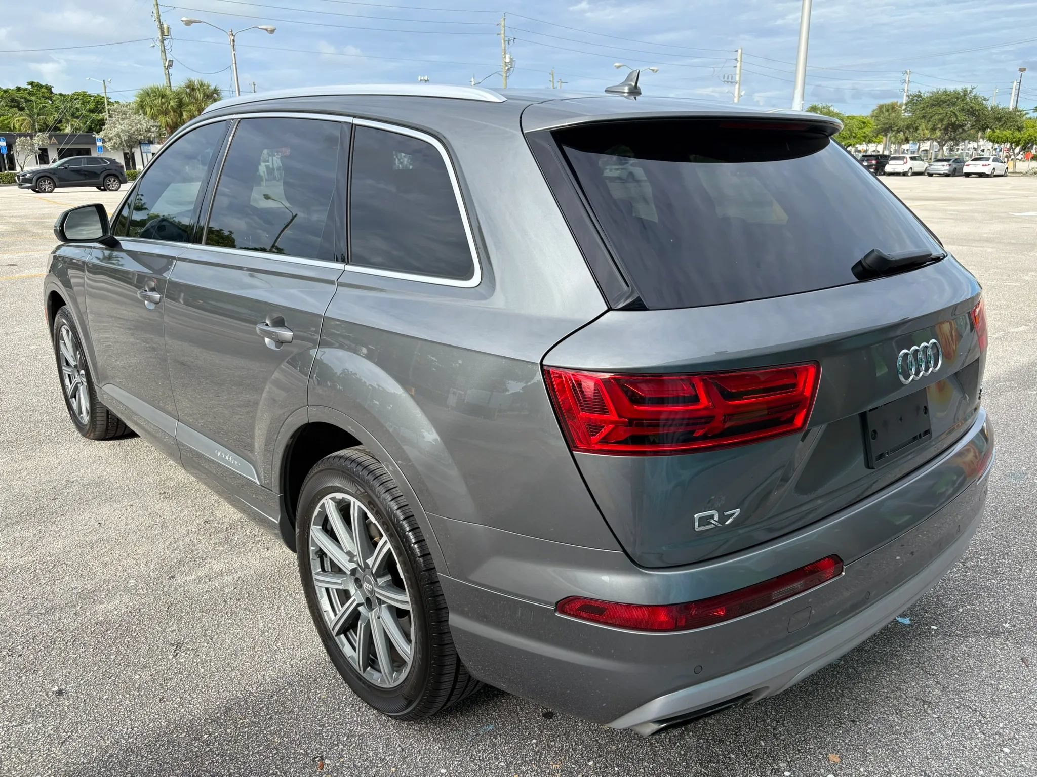 Used 2017 Audi Q7 3.0T Premium Plus w/ Premium Plus Package AWD/4WD image 8