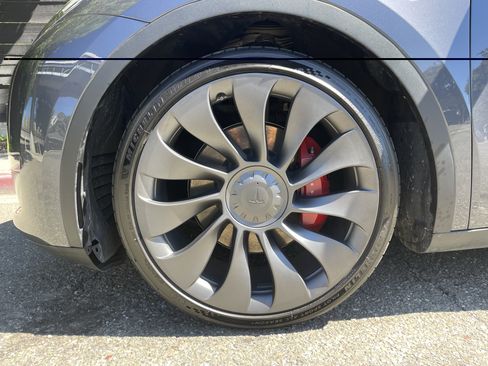 Used 2022 Tesla Model Y Performance AWD/4WD image 10