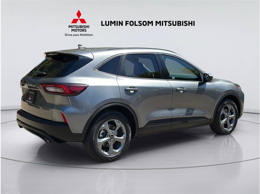 Used 2025 Ford Escape ST-Line FWD image 5