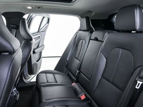 Certified 2025 Volvo XC40 B5 Core image 22