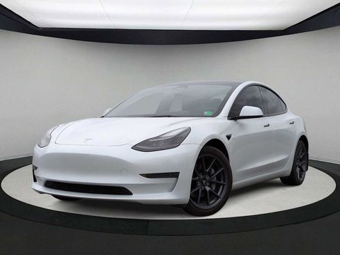 Used 2023 Tesla Model 3 Standard Range RWD image 1